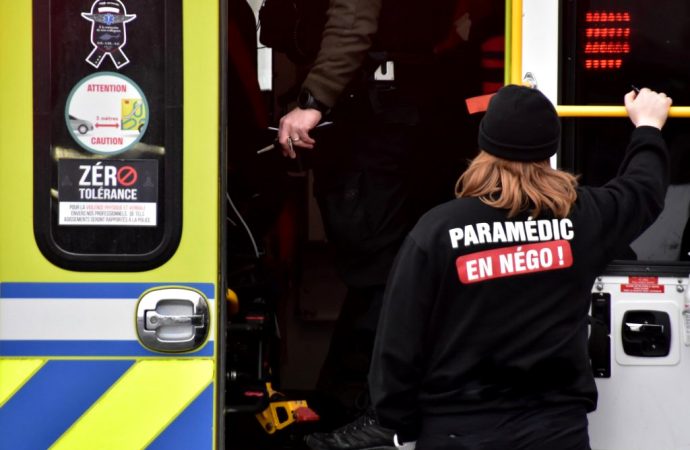 Les paramédics de la CSN resserrent les rangs à Drummondville avant de retourner négocier avec Québec