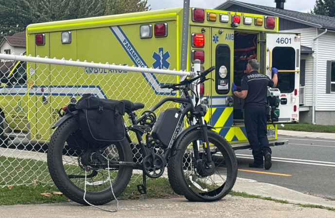 Un conducteur de vélo électrique blessé dans une collision à Drummondville