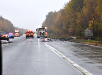 Collision mortelle sur la route 955: un automobiliste perd la vie dans un violent face-à-face avec un camion lourd