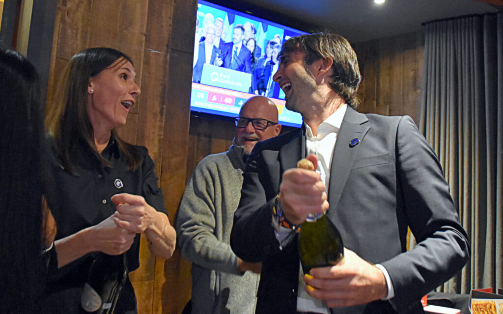 Charles Page (PQ) élu dans Drummond-Bois-Francs au terme d’une soirée riche en suspense @ Crédit photo Eric Beaupré Vingt55 Tous droits réservés.