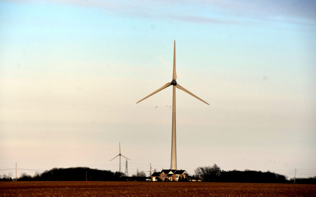 Eolienne-Saint-Isidore-Monteregie-@-Credit-photo-Eric-Beaupre-Vingt55-Tous-droits-reserves-010-1-1536x1024