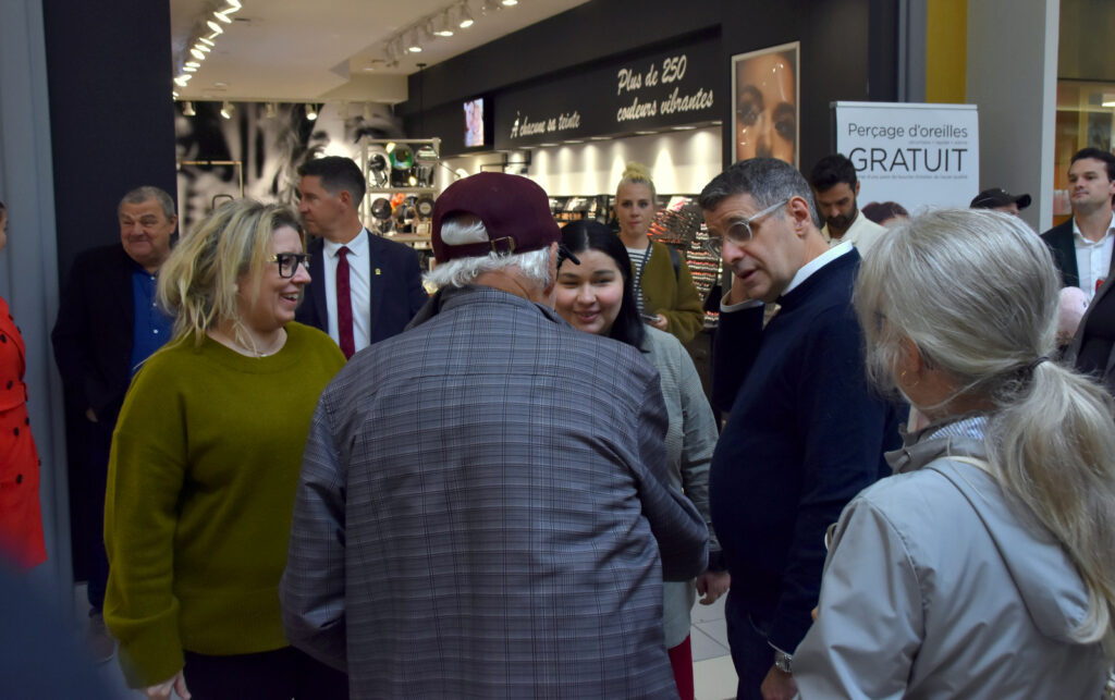 Le chef conservateur Éric Duhaime, Myriam Cournoyer et Laura Tremblay. @ Crédit photo Eric Beaupré Vingt55 Tous droits réservés (4)