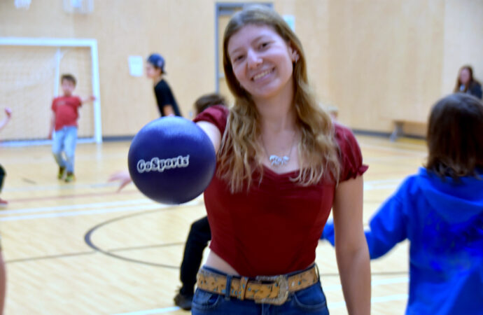 Initiative : À seulement 15 ans, Léa Blanchette fait bouger les jeunes grâce à un engagement et dynamisme dignes de mention.