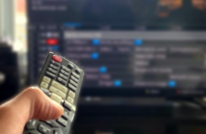 Television-CRTC-Vingt55-690x450-1