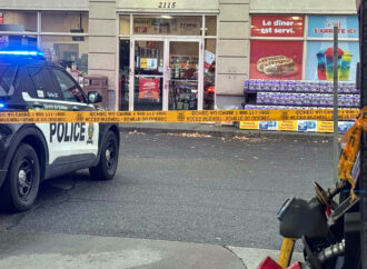 Vol qualifié : un suspect prend la fuite après avoir menacé un employé à Drummondville