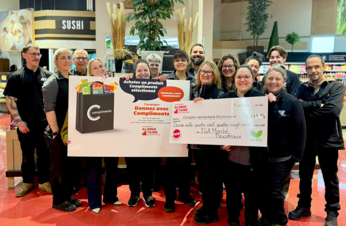Un élan de solidarité avant la Guignolée : le IGA Marché Descoteaux remet plus de 12 000 $