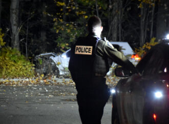 Deux suspects prennent la fuite après une violente sortie de route à Drummondville
